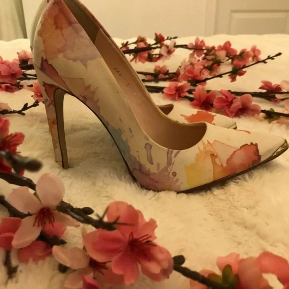 Shoes - Picture 5 of 5